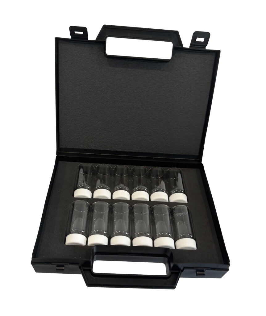Maletín personalizado con celdas para muestras de cosmética o productos farmacéuticos.